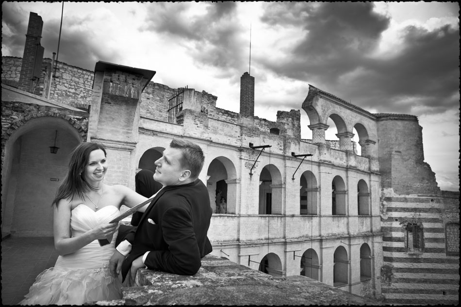 sesja ślubna na zamku w Janowcu