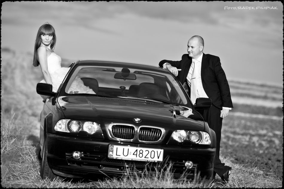 zdjęci ślubne z samochodem
