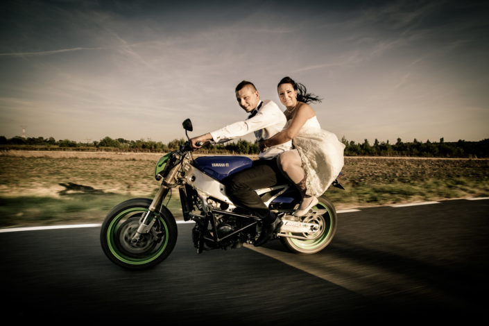 Szybko i wściekle – sesja ślubna na motorze Oli i Patryka